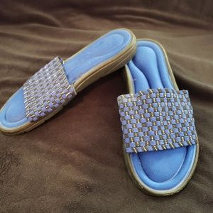 Comfy, stylish beach slide sandals size 10